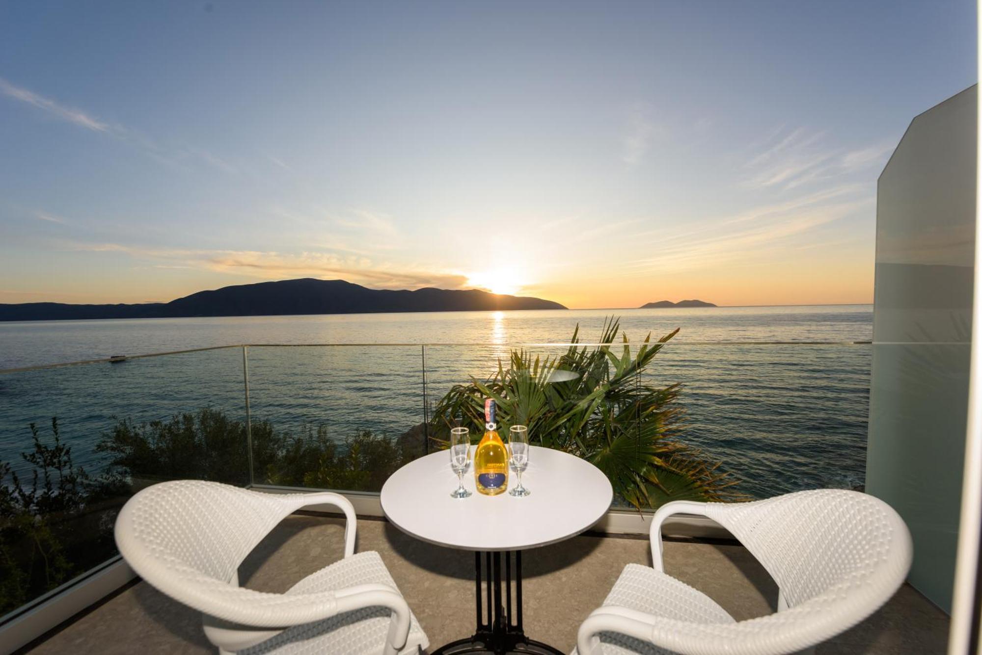 Hotel Nimfa Vlorë Exterior foto