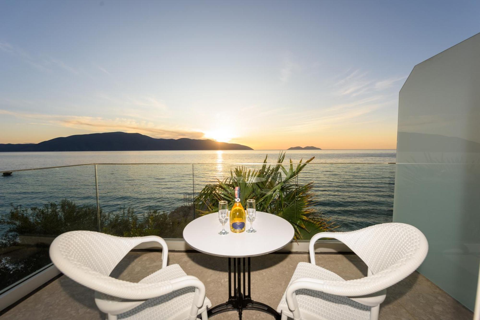 Hotel Nimfa Vlorë Exterior foto