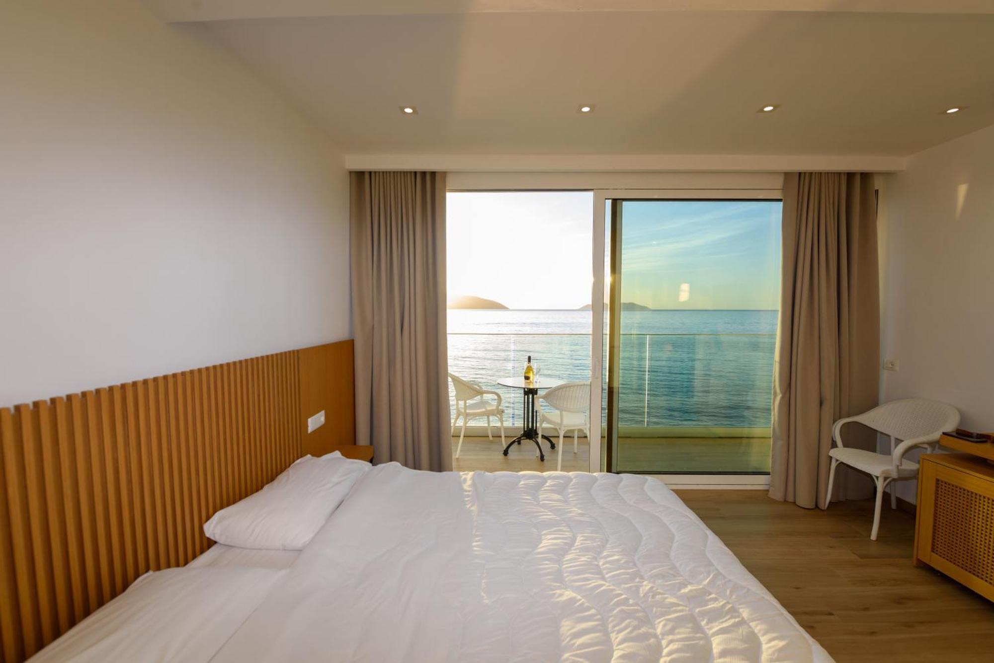 Hotel Nimfa Vlorë Exterior foto